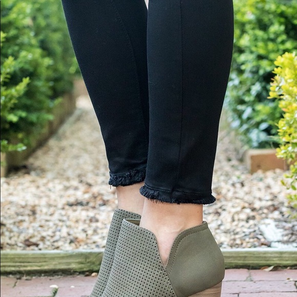 A Touch Of Fray Denim - Picture 2 of 7